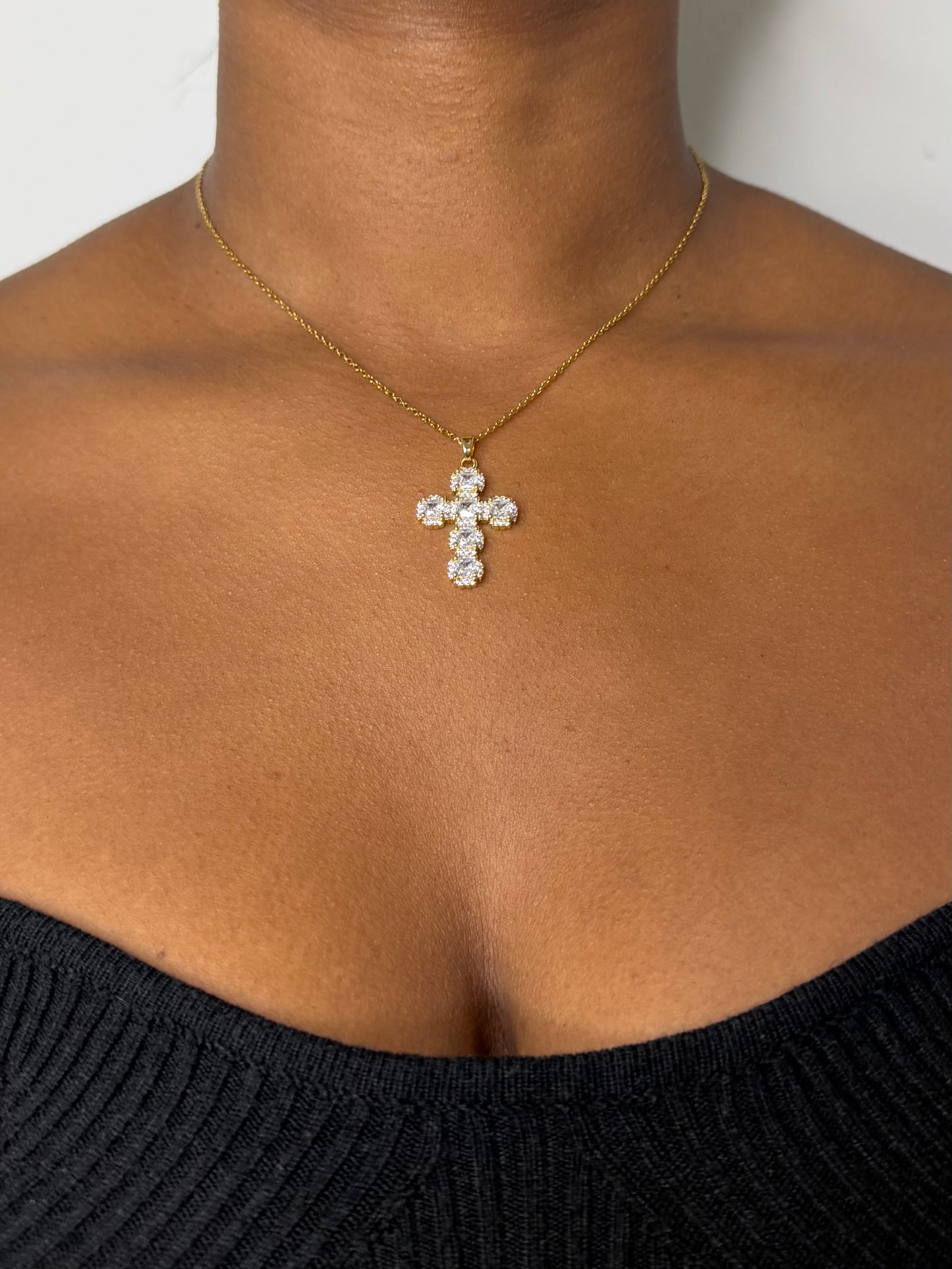 CHRISTY - Collier croix en acier inoxydable et zircons